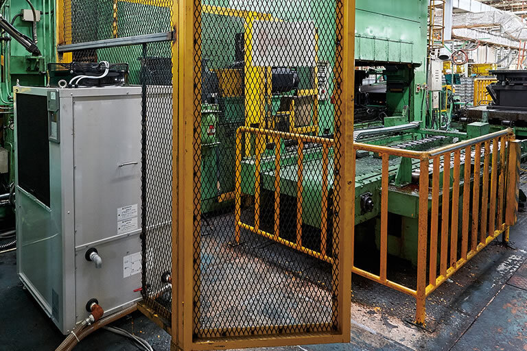 油圧プレス用オイルの間接冷却