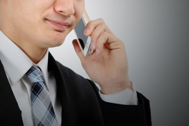担当者不在時のビジネス電話の取次ぎ方法と対応のポイント